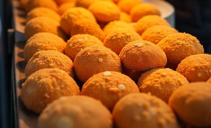 Buñuelos de bacalao con miel de caña